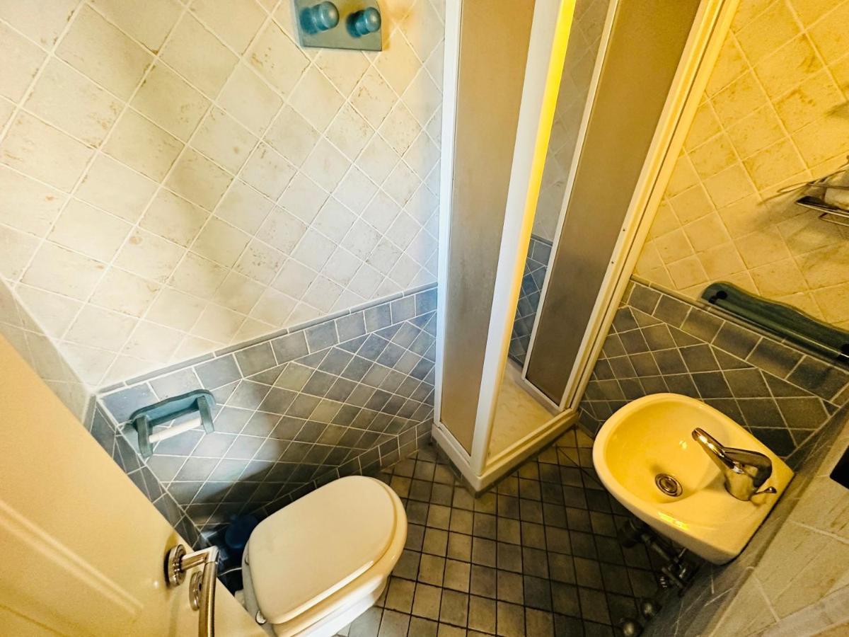 Relax Clementina Apartment Фиумичино Екстериор снимка