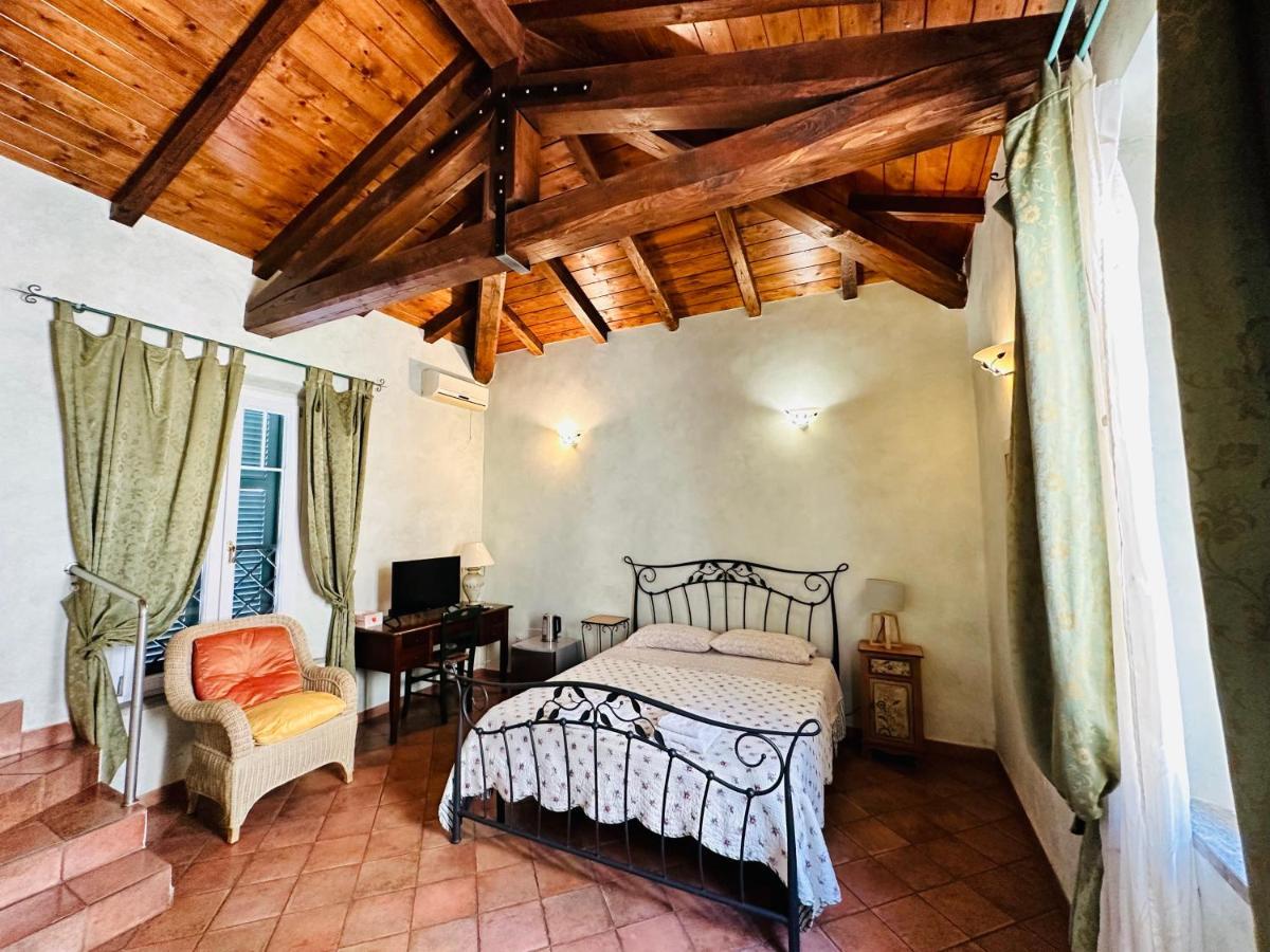 Relax Clementina Apartment Фиумичино Екстериор снимка